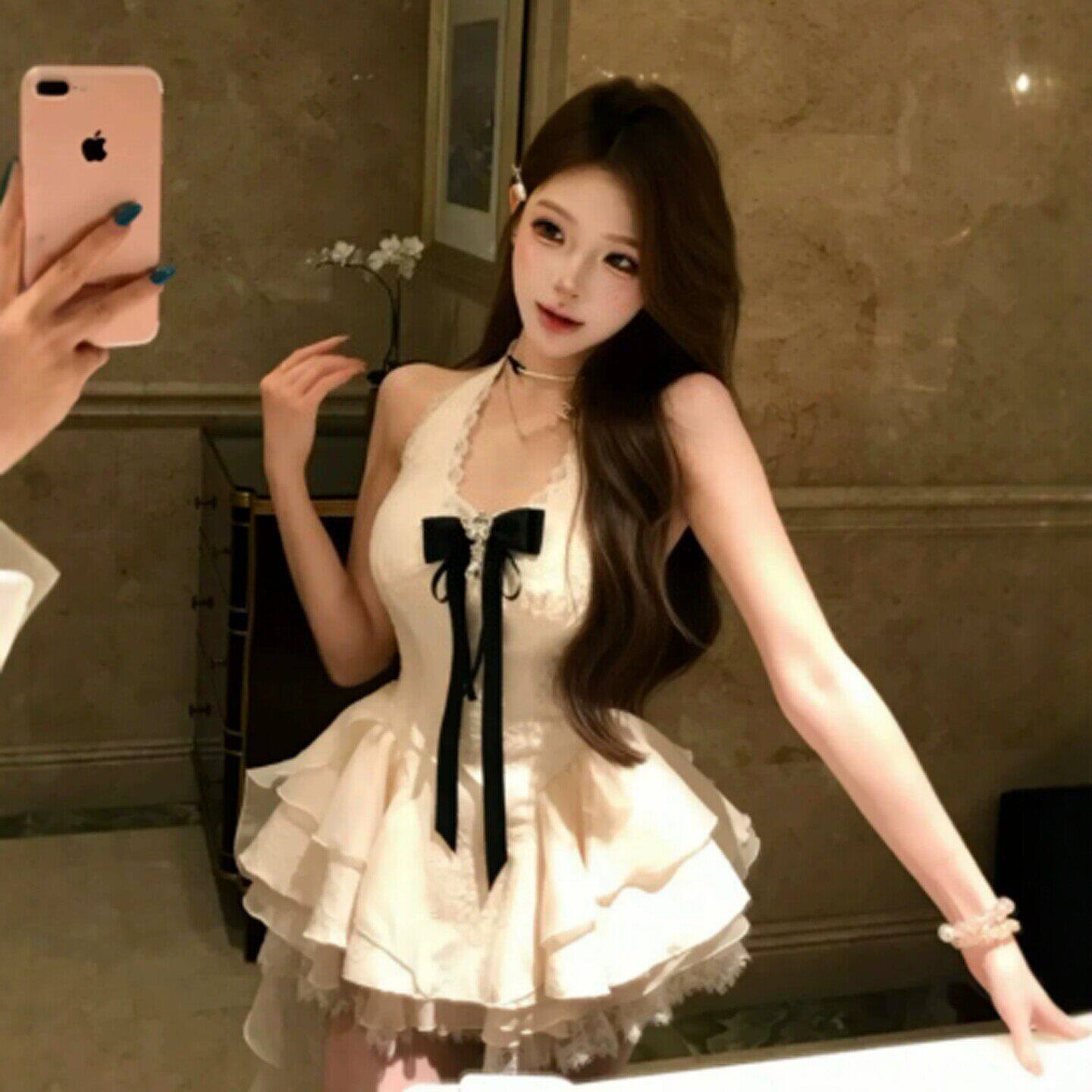 专柜法式温柔风超好看的蝴蝶结吊带连衣裙小个子甜美收腰蓬蓬短裙