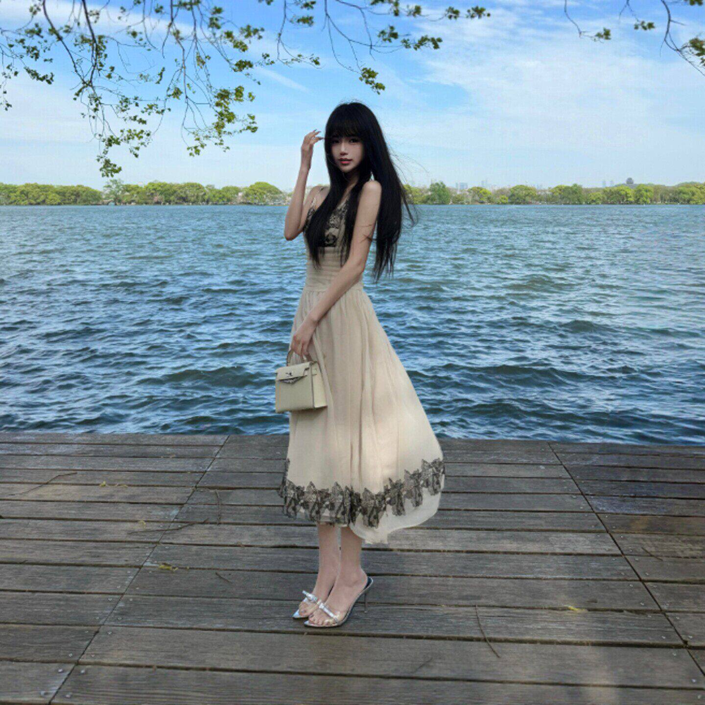 专柜韩系高级感气质收腰显瘦连衣裙小众独特超好看蓬蓬长裙2026年