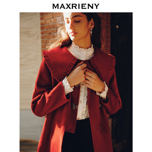 酒红复古金属扣大衣，金属装饰扣