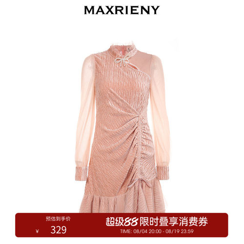 彰显了旗袍的古典韵味与现代服装的浪漫温柔