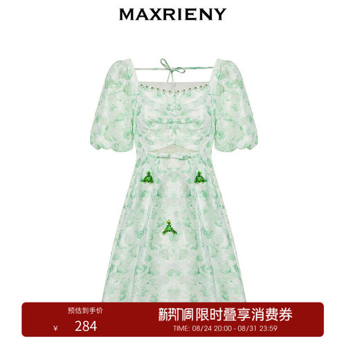 精致考究的亮片绣花装饰，领口珍珠钻装饰