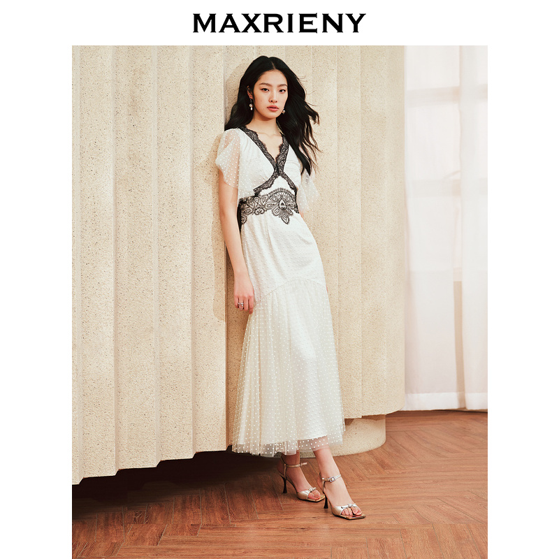 撞色蕾丝花边，荷叶袖设计