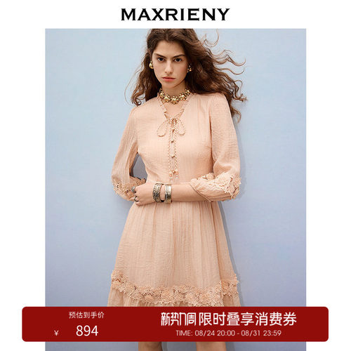 优雅浪漫V领连衣裙，精致树脂扣设计