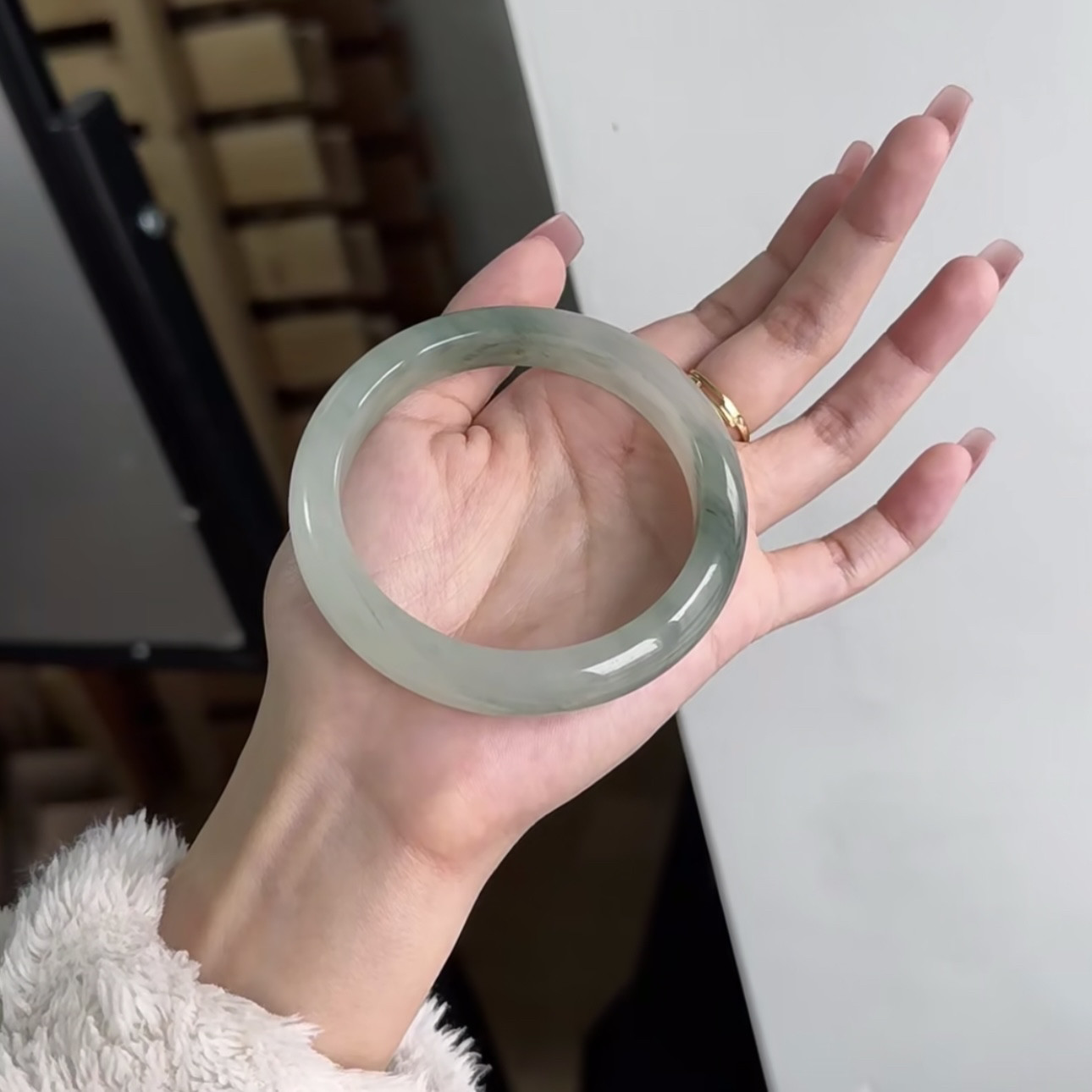 天然新疆天山翠雪翠金丝玉圆条手镯百搭女飘花玉镯正品