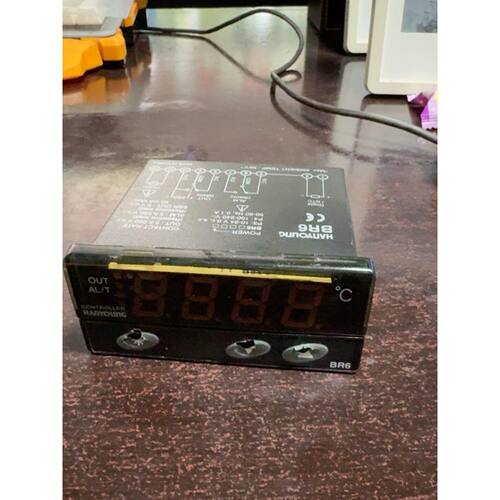 议价BR6-FNMP4温度控制器，正常使用，按键皮破了，其他全好