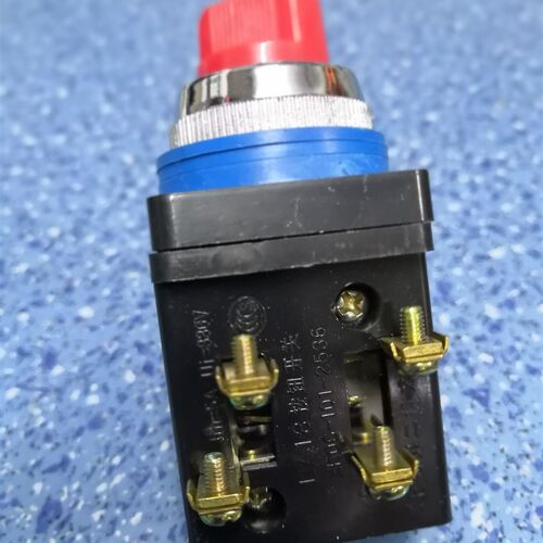 LA18按钮开关 XK06-101-2536  二档三档旋钮开关 lth=5a ui=380v