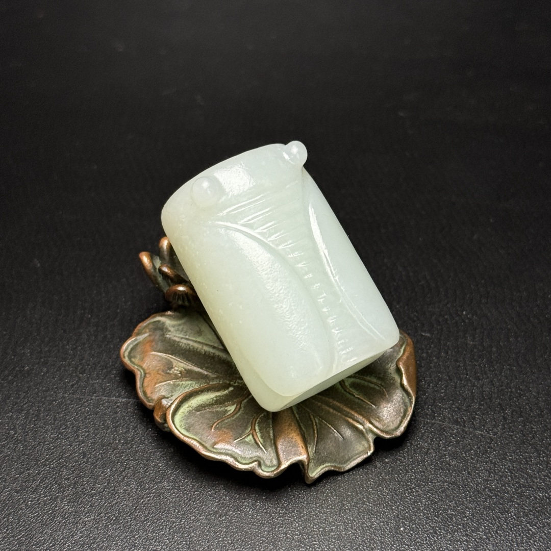 捡漏新疆和田玉老料油润玉蝉吊坠