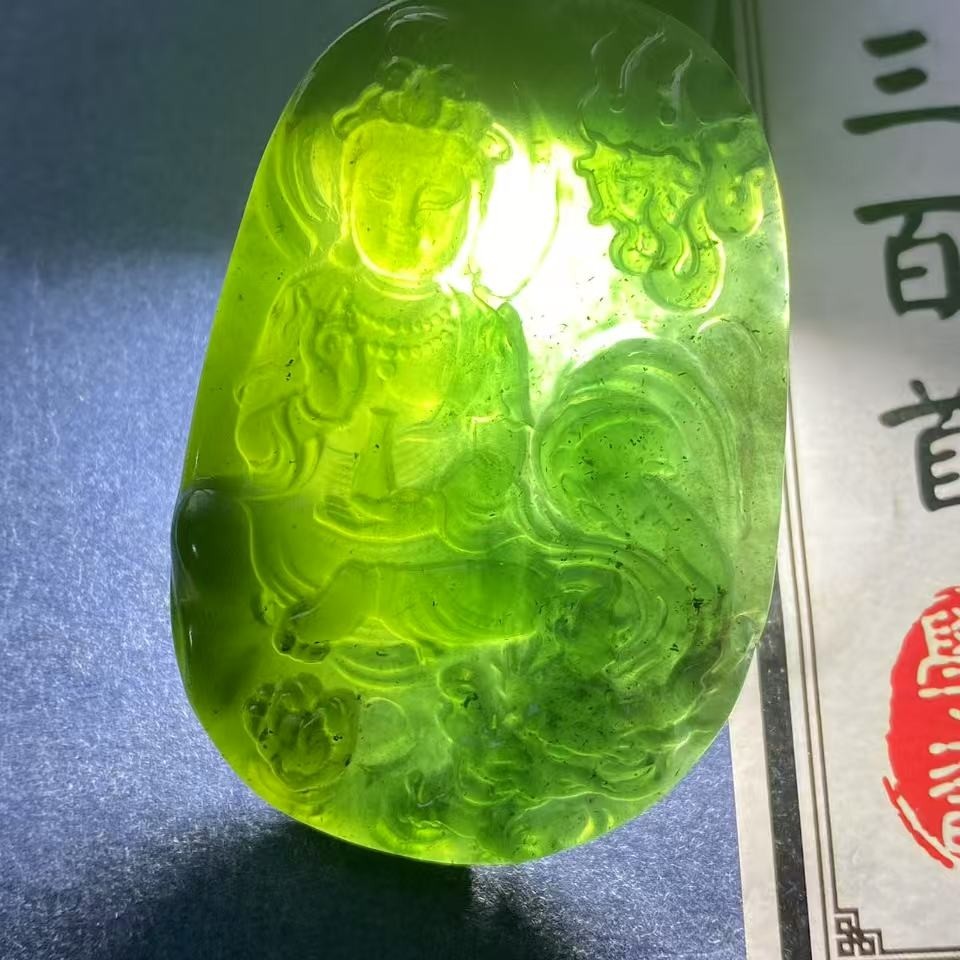 泰山玉碧玉翡翠色玉石观音雕刻吊坠，长55mm宽35mm厚9mm