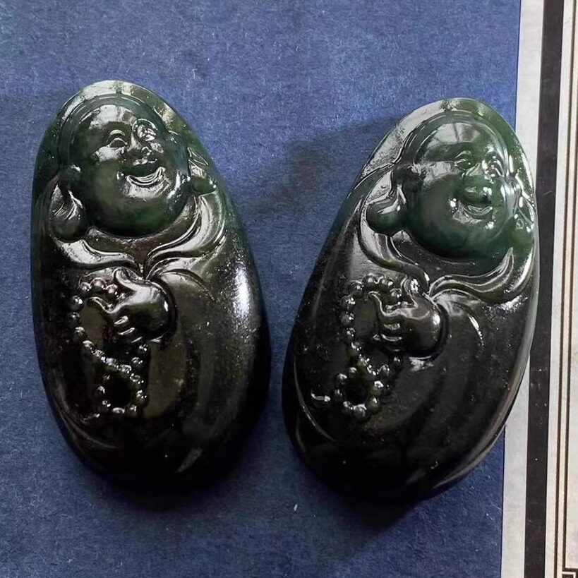 泰山玉碧玉翡翠玉色两色弥勒佛特色吊坠，长41mm宽26mm厚10mm