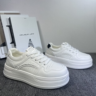 2026新款厚度增高显瘦小白鞋女款运动百搭厚底轻便运动休闲板鞋