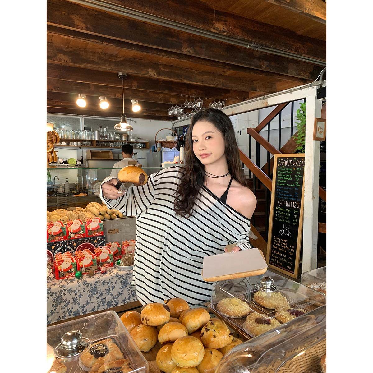 趋梦DT ETOLIE轻薄微透斜肩上衣女宽松露肩条纹长袖t恤女防晒