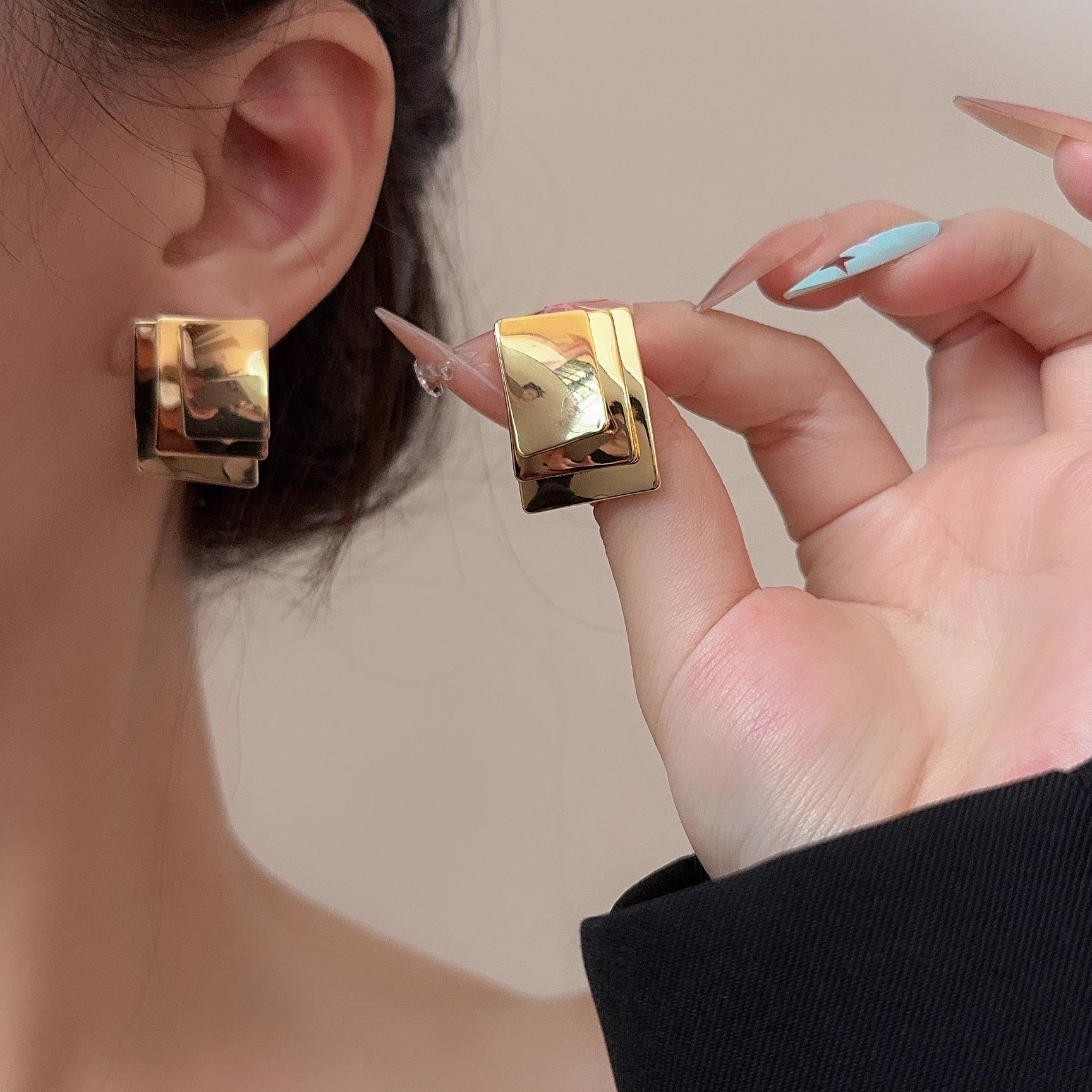 金属方形几何扭曲亮面耳环耳钉
