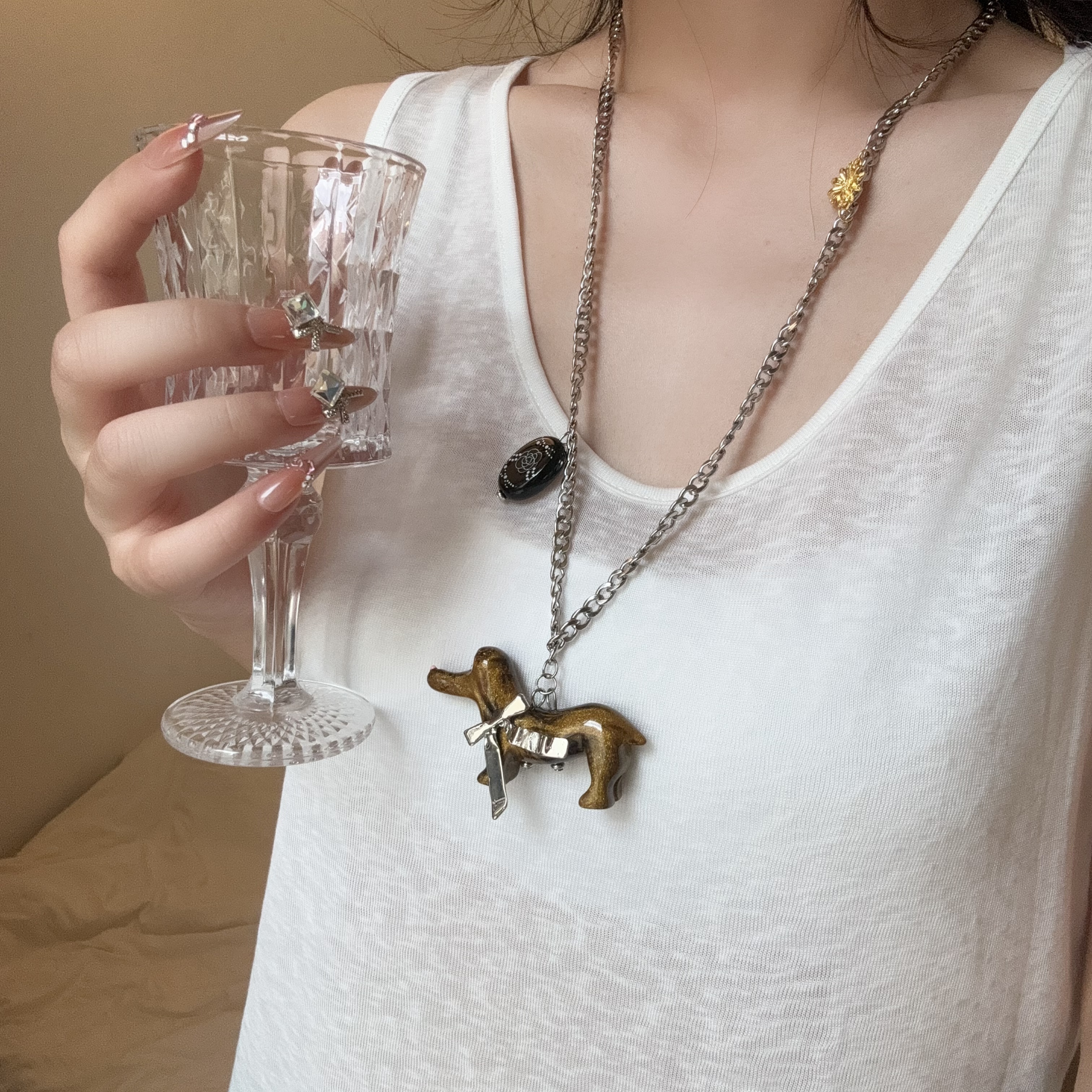 咖色天然石蝴蝶结卡通狗吊坠项链