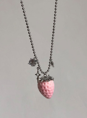 少女渐变粉色草莓吊坠项链毛衣链
