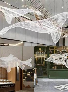 定制镂空鲸鱼雕塑售楼处商场展厅酒店不锈钢铁艺网格金鱼悬吊装饰