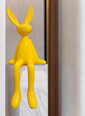 户外大型玻璃钢卡通雕塑兔子摆件定制家居样板间游乐场桌面装饰品