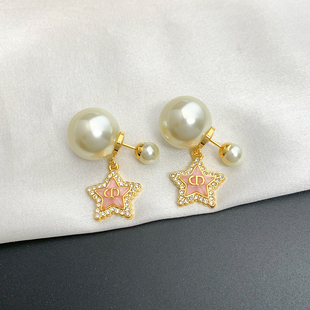 奥米迪奥新款粉色镶钻字母珍珠耳环高级感轻奢CD百搭耳饰热巴同款