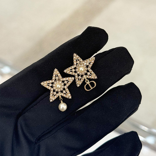 迪奥星星镶钻字母不对称耳钉珍珠