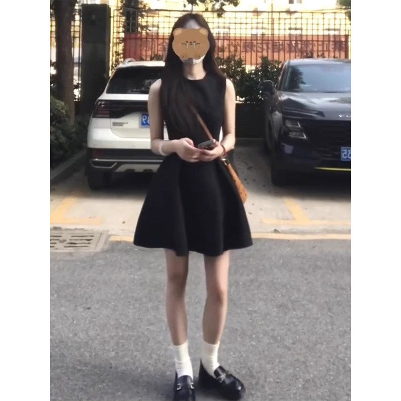 黑色无袖背心洋装女夏季