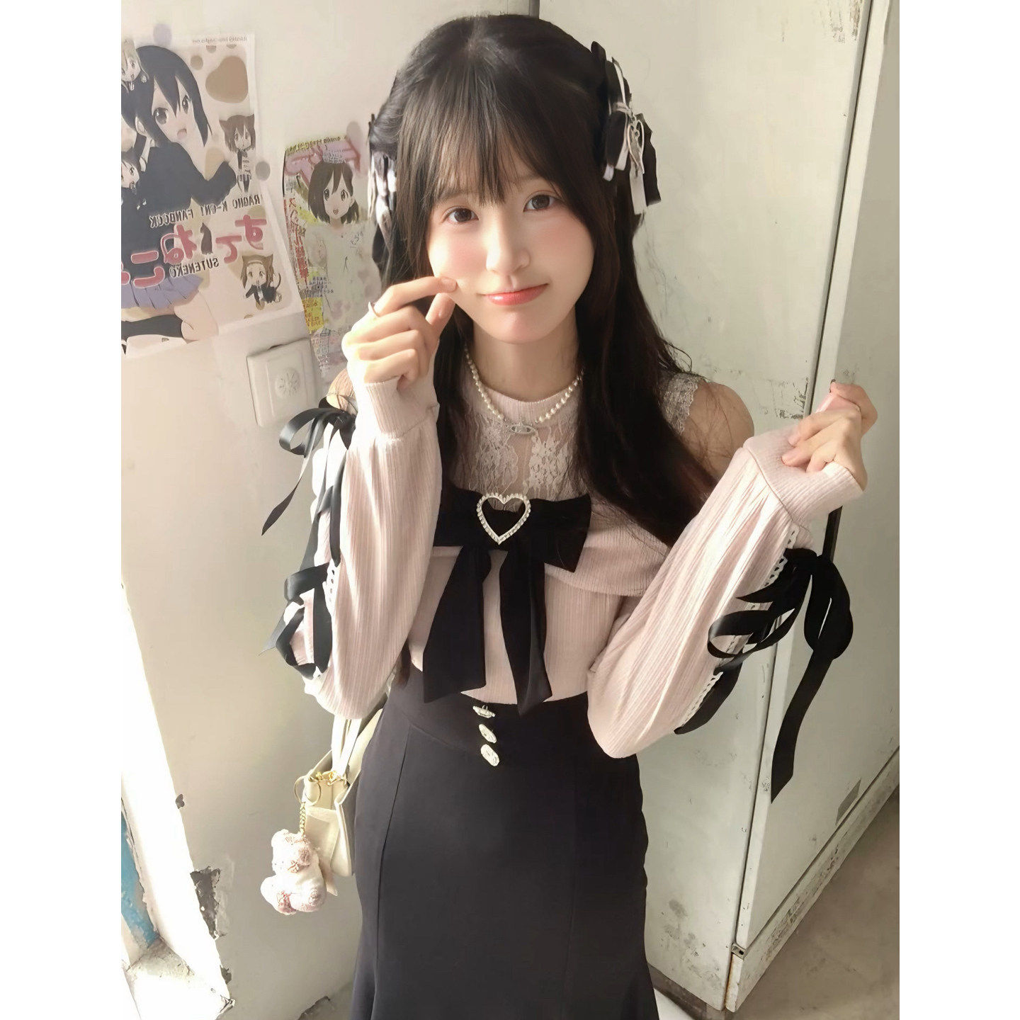 温柔甜妹粉色露肩收腰洋