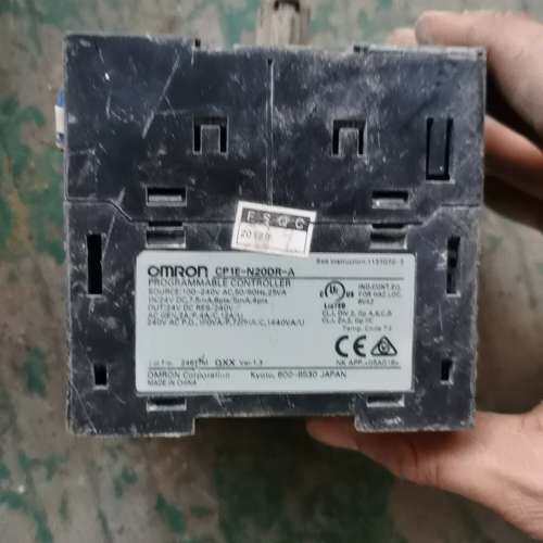 议价控制器CP1E-E20DR-A拆机3个，成色很差，当配