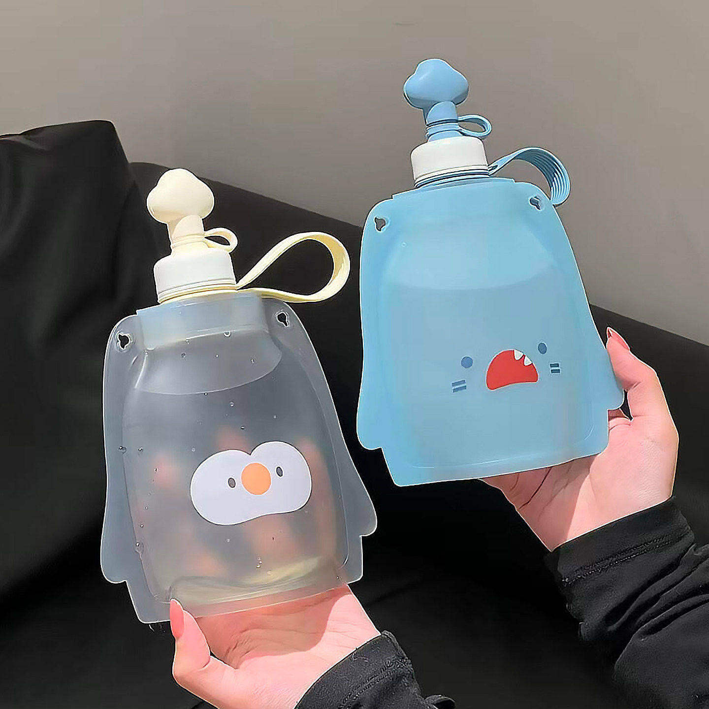 便携硅胶儿童水壶食品级软水壶可折叠水袋外出轻便饮水包运动水杯