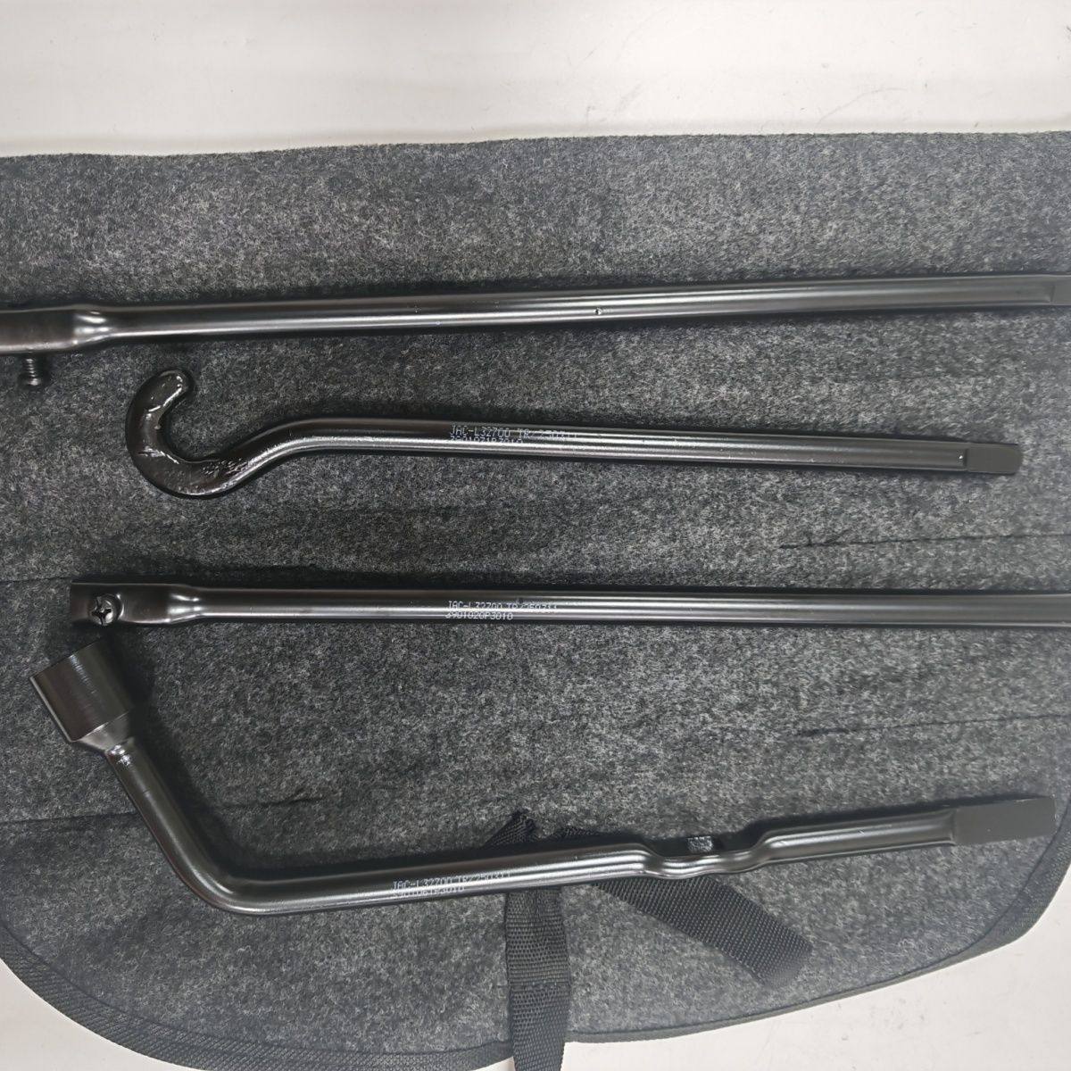 丰田海拉克斯 VIGO REVO KUN25/26 GUN125/126 随车备胎工具全套