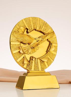 足球颁奖比赛鸽子王奖杯和平竞赛奖和平鸽树脂工艺品摆件电镀金色