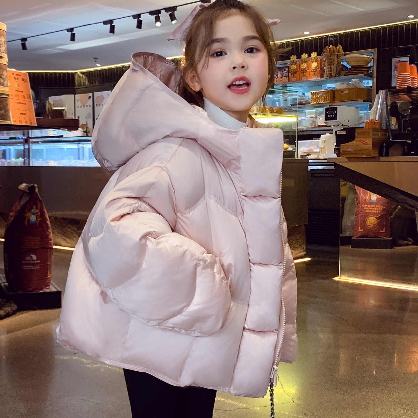 女童珠光亮面白鸭绒连帽羽绒服