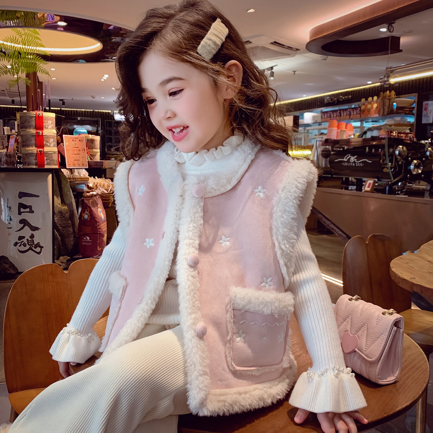 女童皮毛一体保暖马甲外套