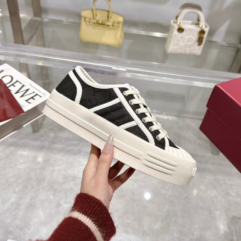 帆布鞋女厚底增高运动鞋德训鞋学院风夏季透气小白鞋2025新款板鞋