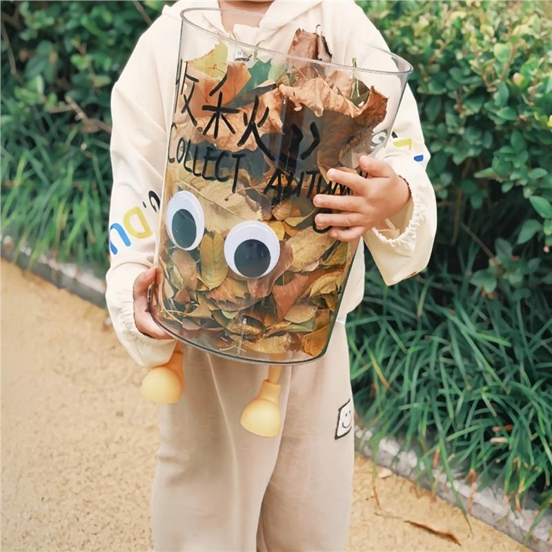 幼儿园秋季自然课程趣味活动拾秋落叶透明收纳桶秋天环创主题摆件