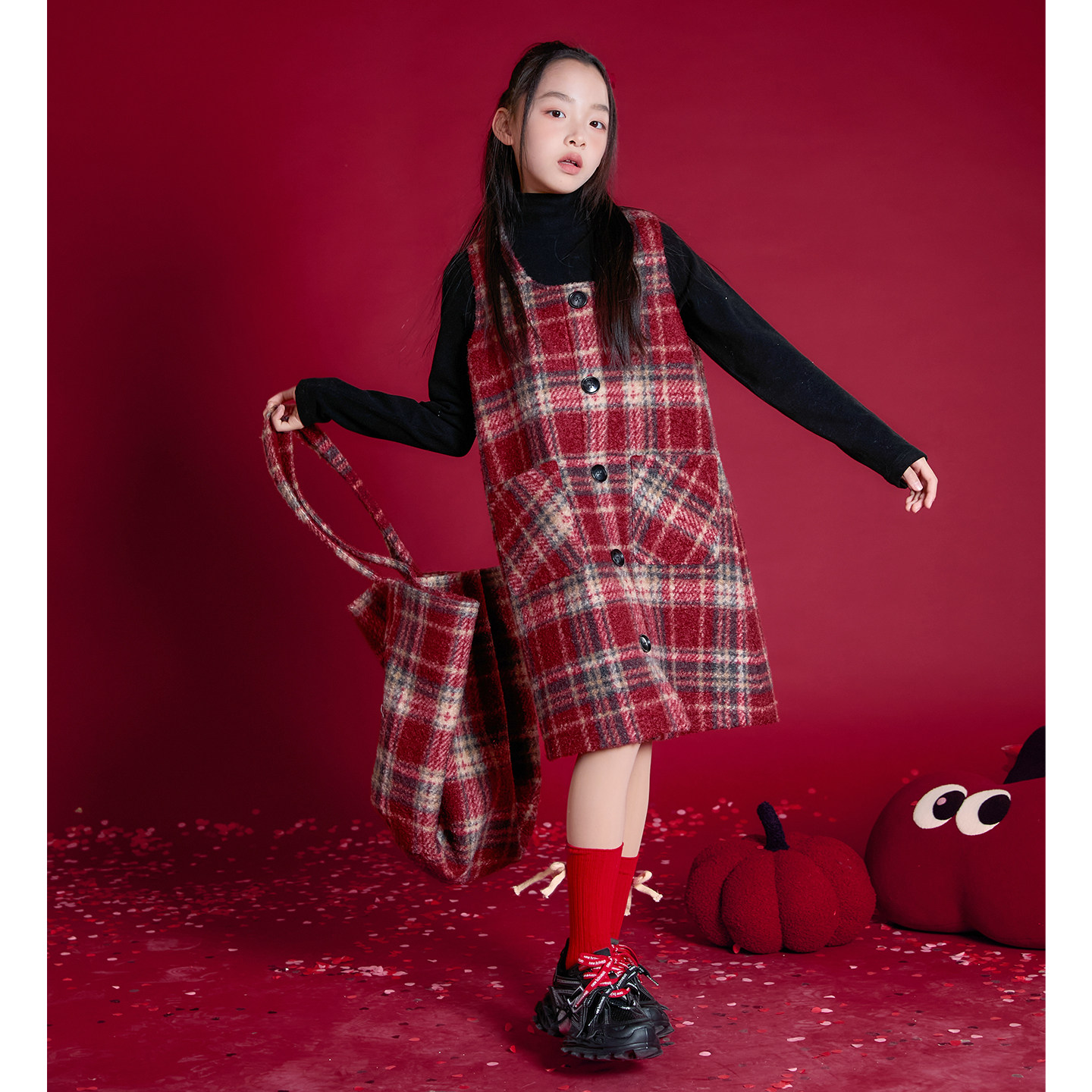 女童连衣裙三件套新年装2026新款儿童洋气时髦红格子喜庆拜年套装