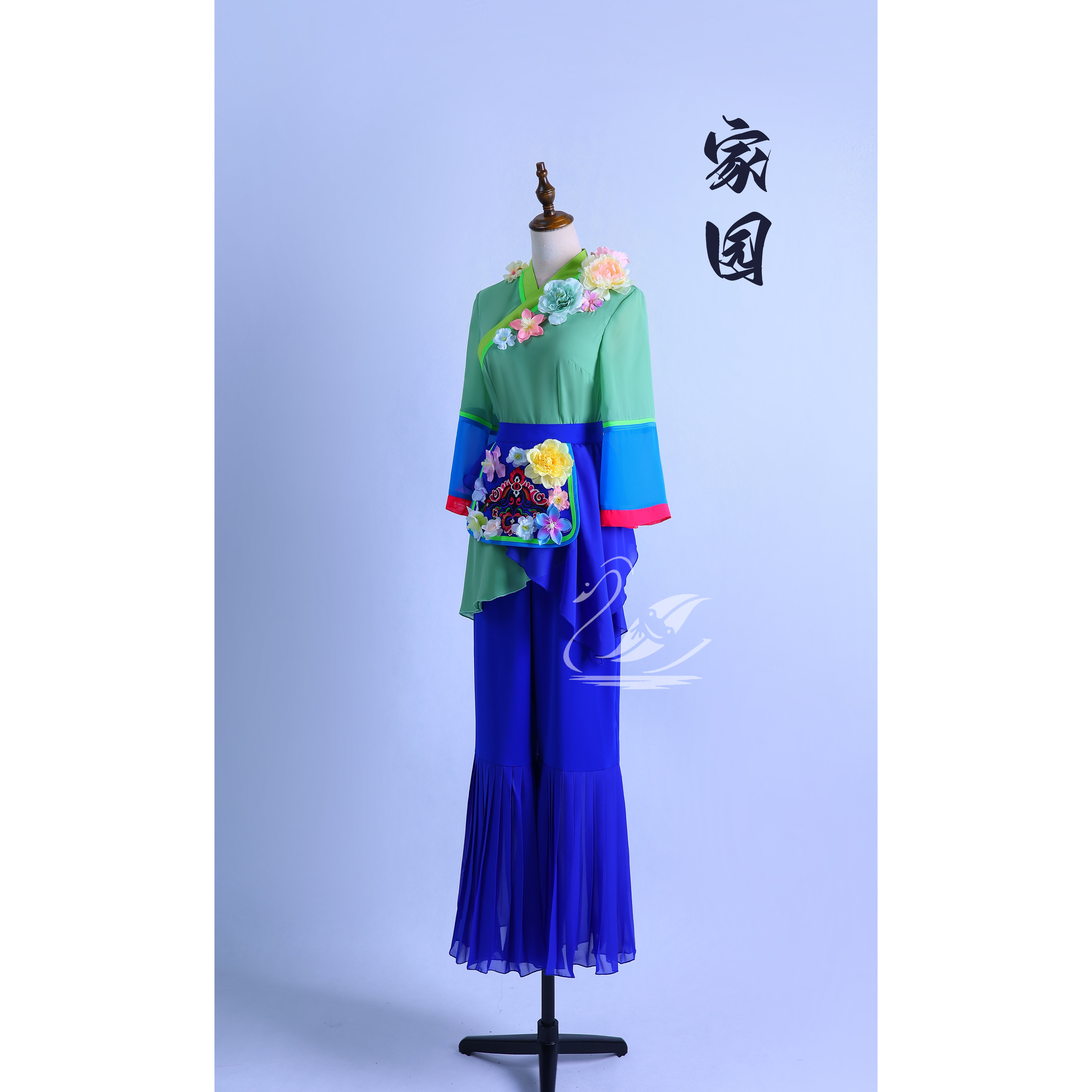 新款舞蹈服家园广场舞民族风腰鼓服古典舞中老年女士秋季扇子舞