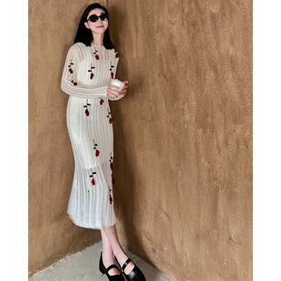 2025法式白色立体花朵针织连衣裙女性感镂空微透褶皱包臀长裙