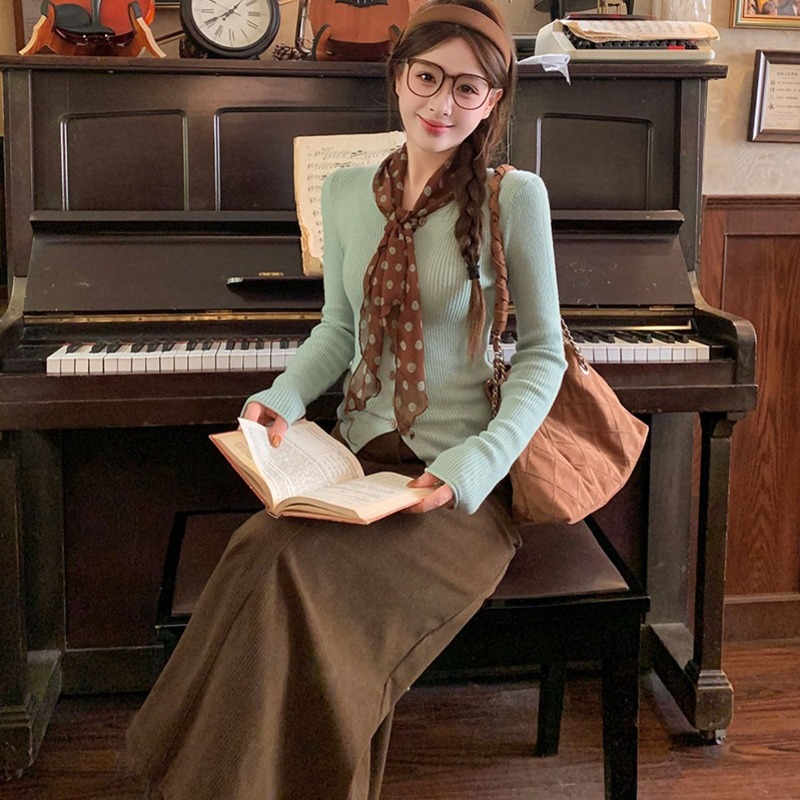 大码女装韩系绿色长袖针织衫女早秋修身薄款毛衣半身裙套装