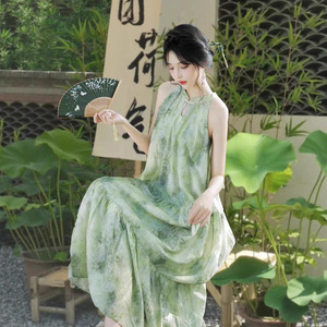 2026夏季新款小众森系茶歇长裙子新中式国风盘扣绿色挂脖连衣裙女