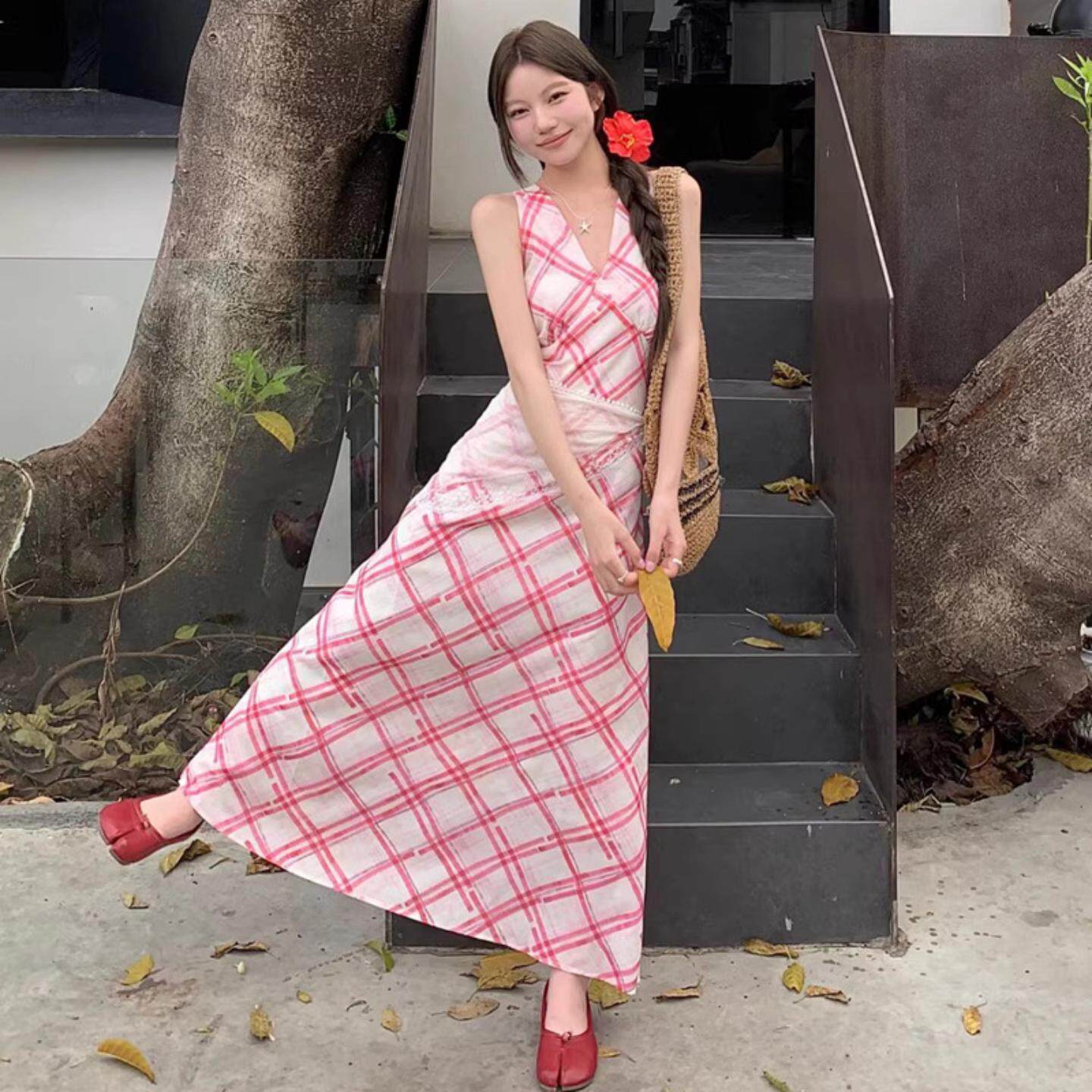 红白格纹挂脖吊带连衣裙女夏季
