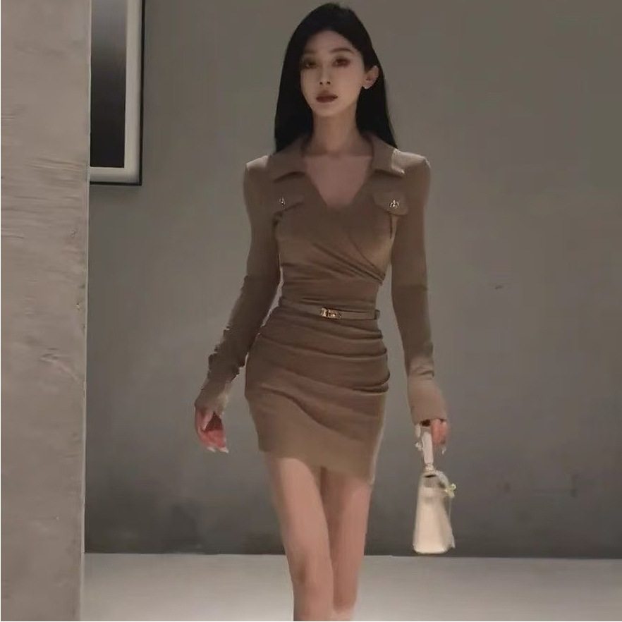 气质秋冬交叉新款连衣裙修身长袖显瘦纯欲风短裙褶皱辣妹设计裙子