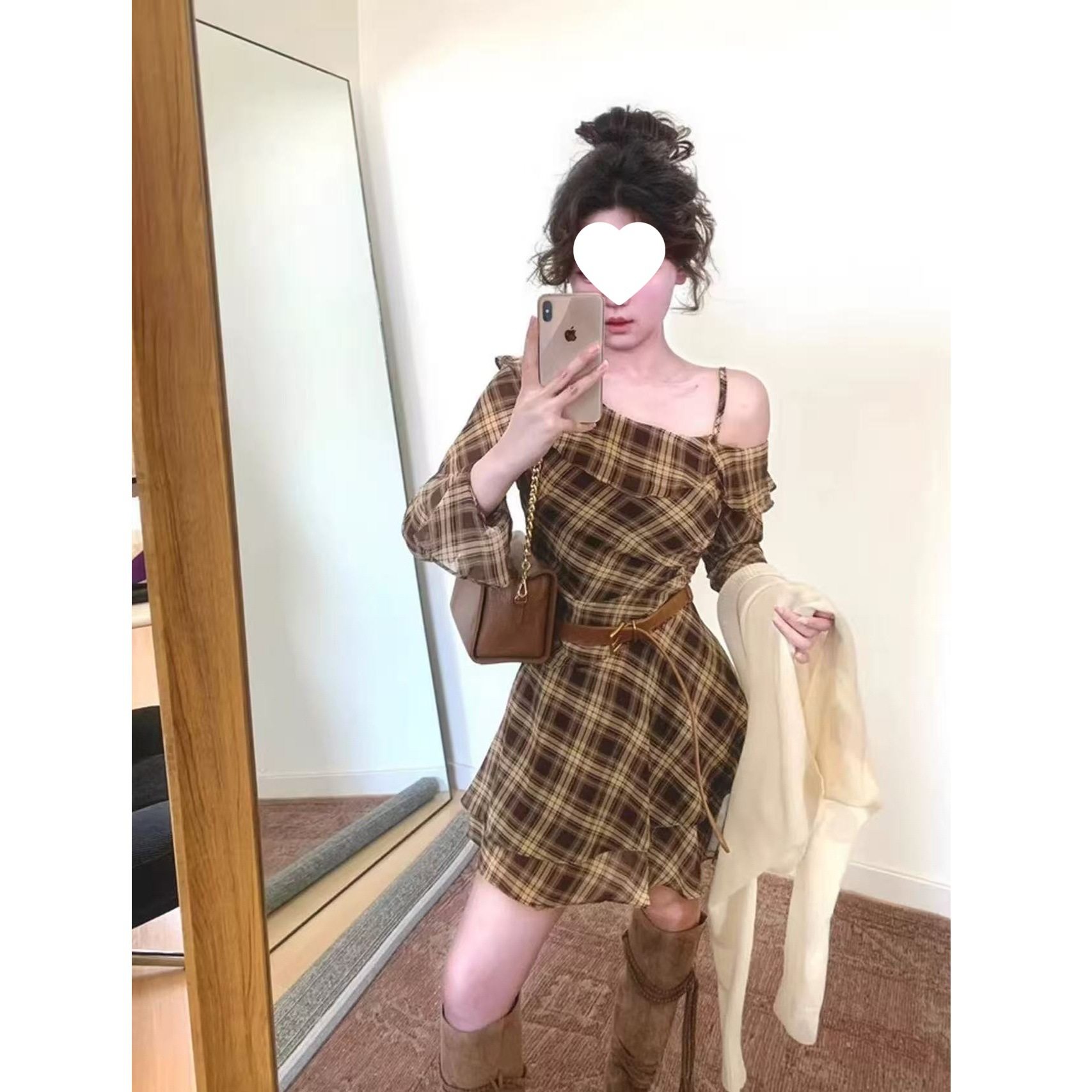 法式复古荷叶边格子连衣裙女早秋季设计感不规则收腰气质露肩短裙,女装/女士精品,连衣裙,淘宝优惠券,粉丝福利购,淘宝优惠卷