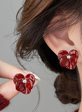 独特漂亮新年红色耳钉女适合冬天的耳环2026新款爆款高级感耳饰品