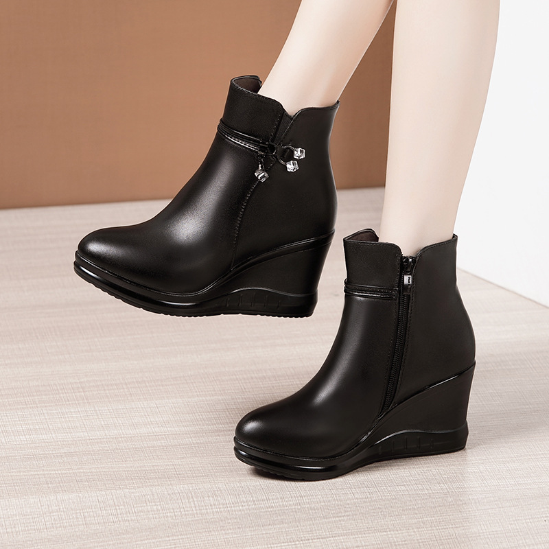 2024秋冬短靴女坡跟厚底防水台加绒加厚百搭大码妈妈鞋高跟马丁靴