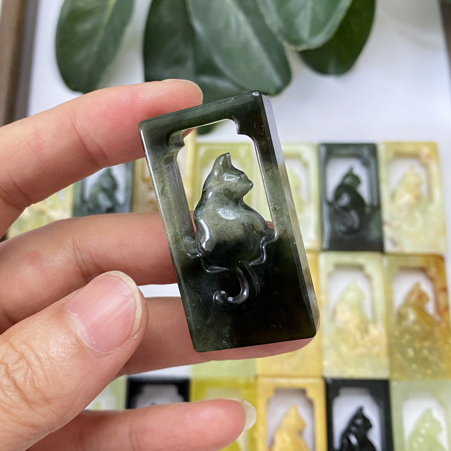 天然玉石窗台猫双面雕刻猫咪挂坠岫玉窗猫吊坠厂家花玉猫咪小猫