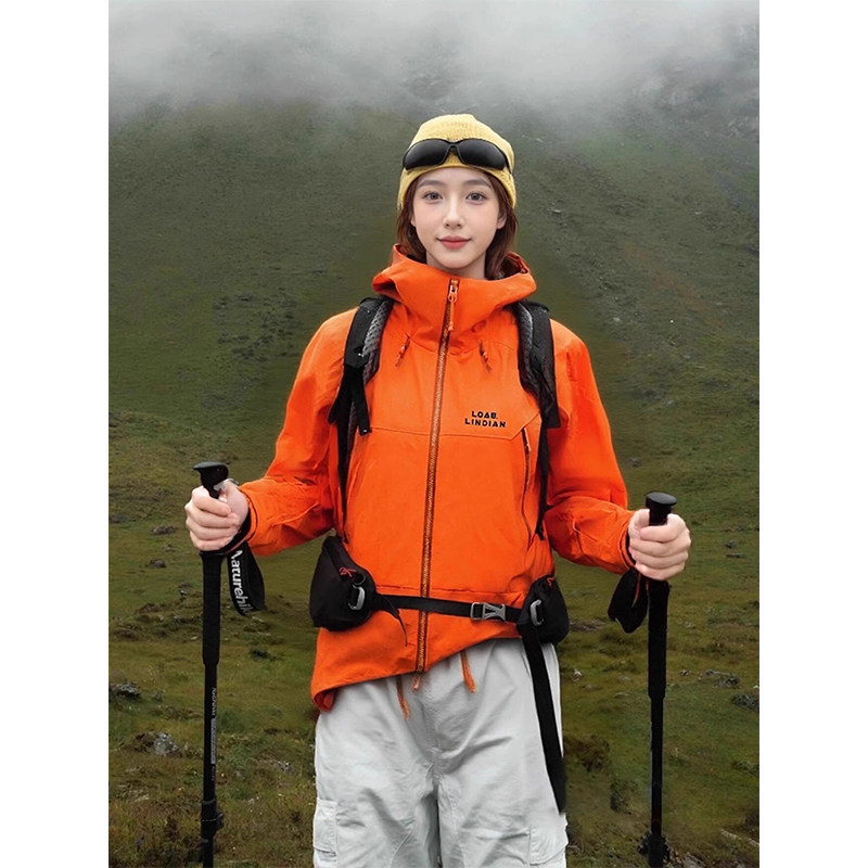 临典橙色冲锋衣外套女款2026新款户外三合一防风羽绒内胆登山服男