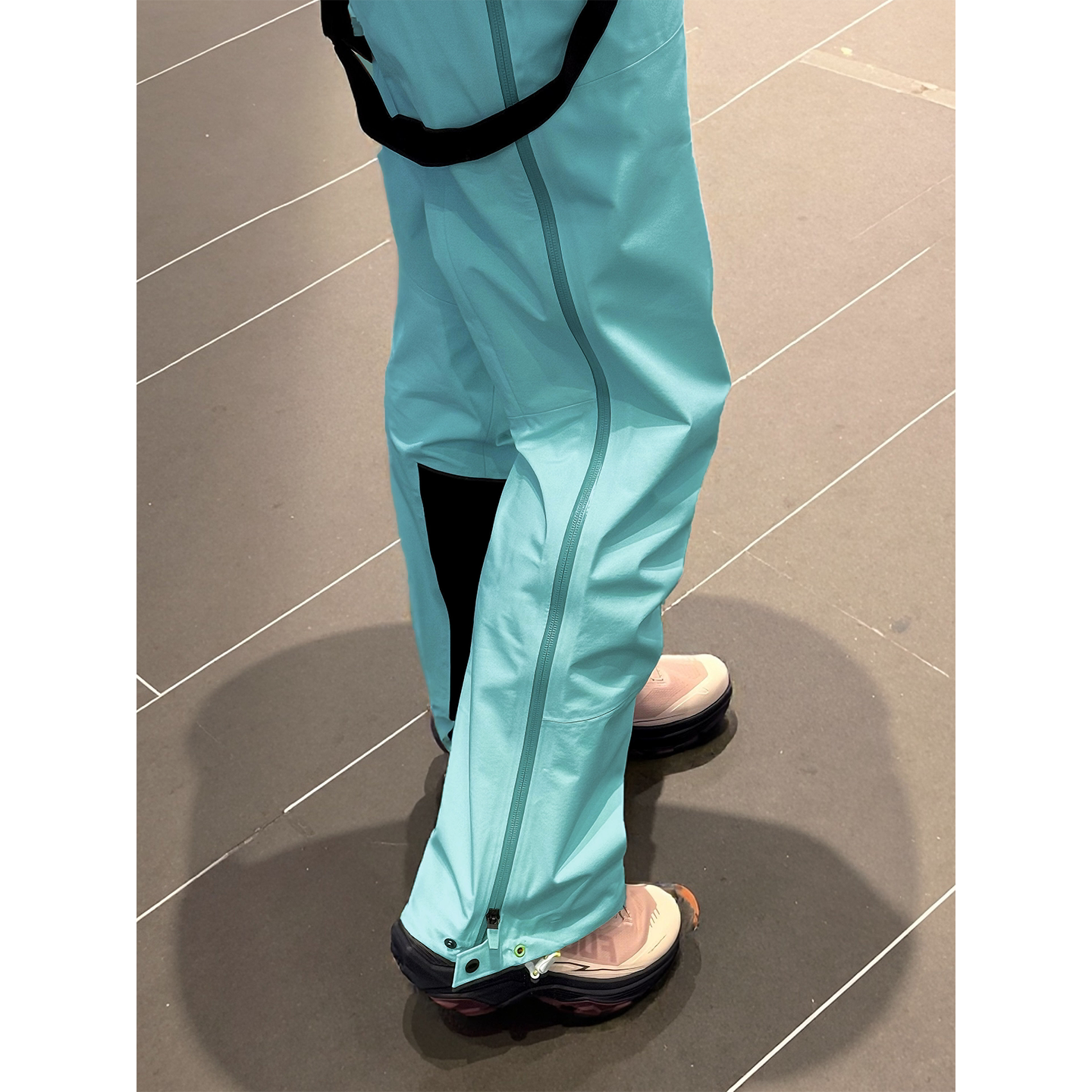 临典冰湖绿户外冲锋裤女2026春秋新款防水防风耐磨徒步越野登山裤