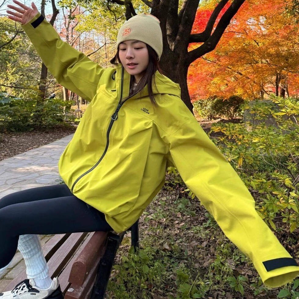 临典绿色冲锋衣外套女款2025春秋新款高级感户外三合一防风登山服