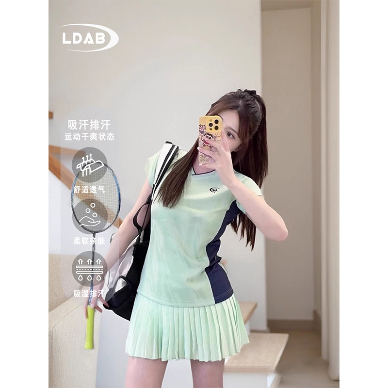 临典绝美绿色羽毛球服运动套装女2026新款高颜值速干短袖上衣裙子