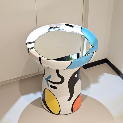 现代设计师手绘涂鸦圆形边几