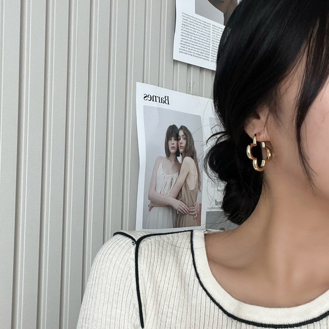 paparazzi韩代 幸运四叶草镂空耳钉简约花朵耳扣个性欧美风耳环