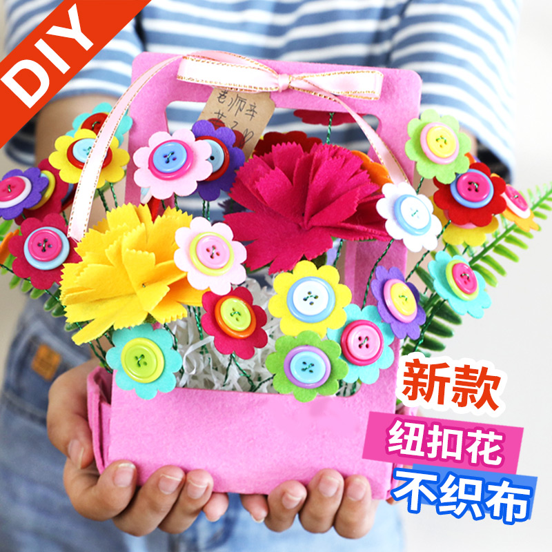 送老师一篮自己做的花朵 好有意义